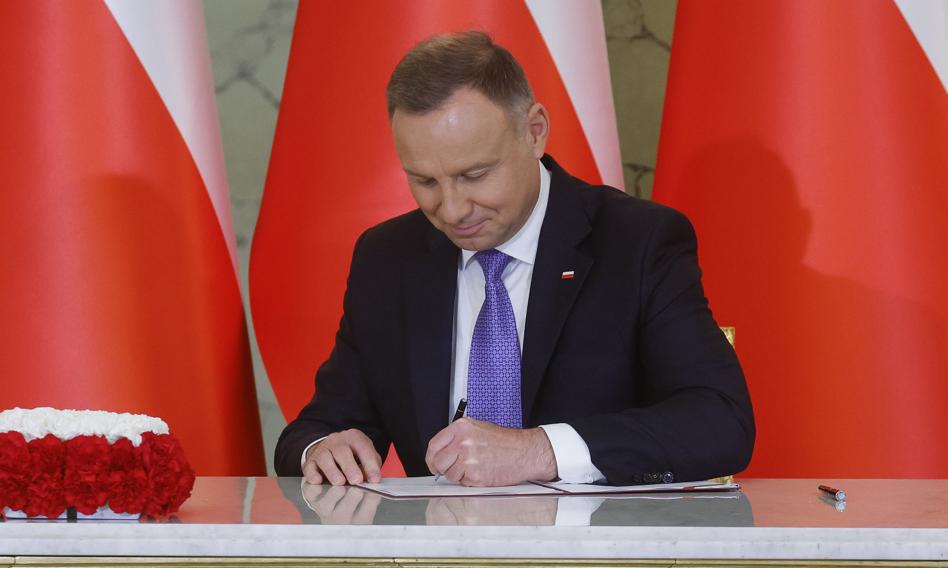Duda has signed a new law on the labor market. Changes in benefits and support for the unemployed