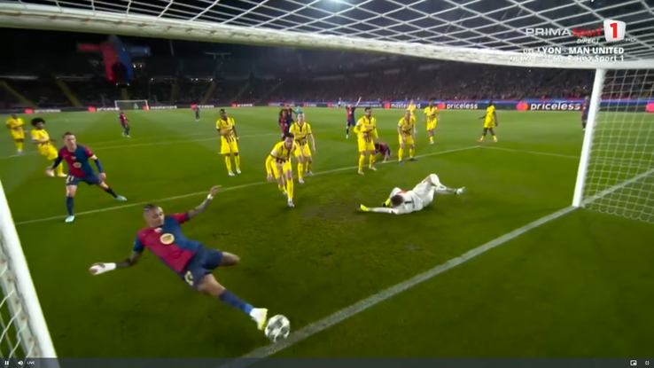 Raphina's goal in Barcelona - Borussia Dortmund, photo: Capture first sport
