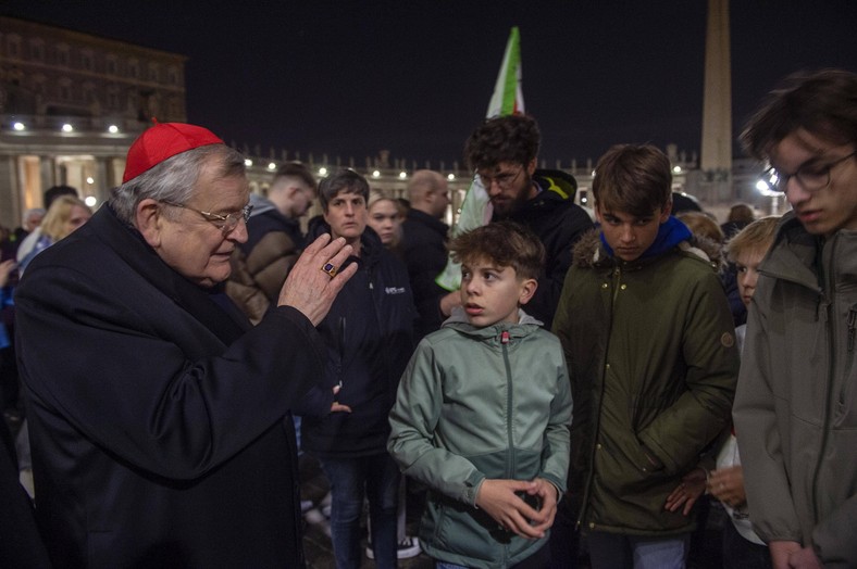 Cardinal Raymond Burke blesses the faithful after the rosary night service for the health of Pope Francis. Vatican, February 26, 2025
