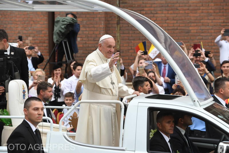 Pope Francis in Papamobil, photo: Agerpres