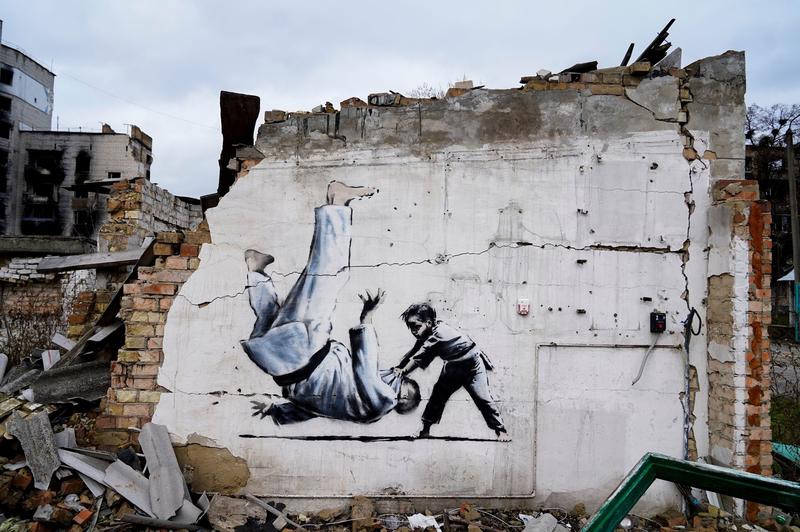 Bansky's mural painting. Russian President Vladimir Putin, put to the ground during a judo party by a boy, photo: Oleg Perevertev / Nurphoto / Shutterstock Editorial / Profimedia