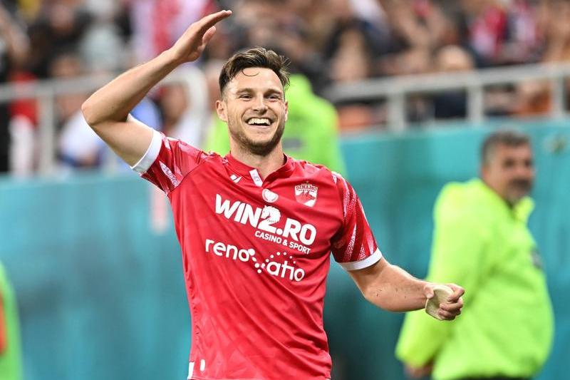 Political Dennis, photo: Razvan Pasarica / Sport Pictures / Imago Sportfotodienst / Profimedia