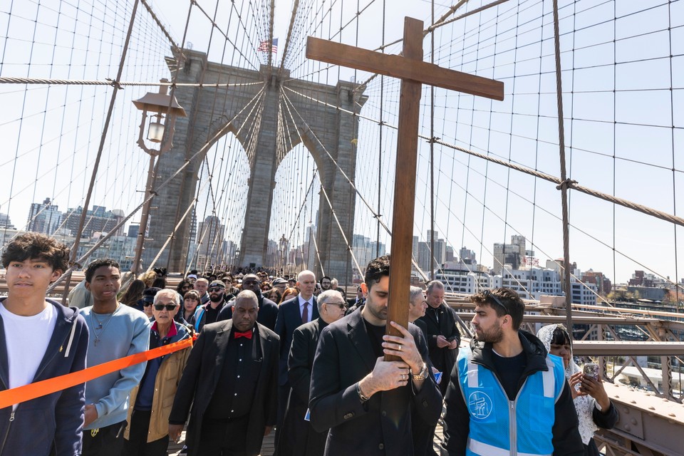Procession of the Way of the Cross at the Brookliński Bridge in New York, the United States