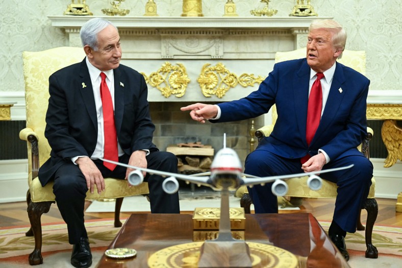 US President Donald Trump and the Prime Minister of Israel Binjamin Netanyahu in the White House, April 7, 2025.