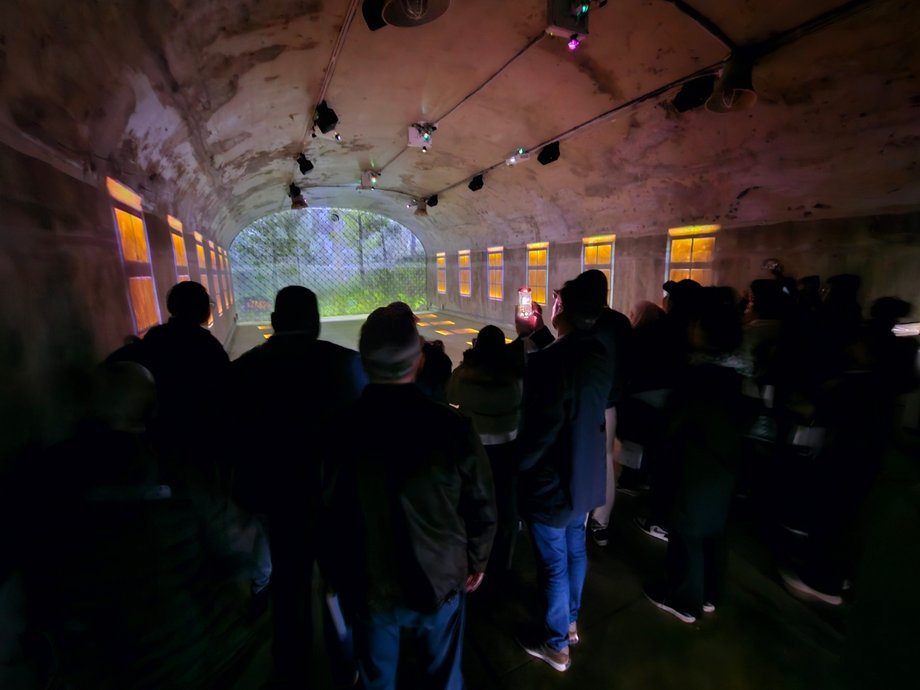 In the light -painted windows, the Panmunds appeared - the nucleus of the demilitarized zone