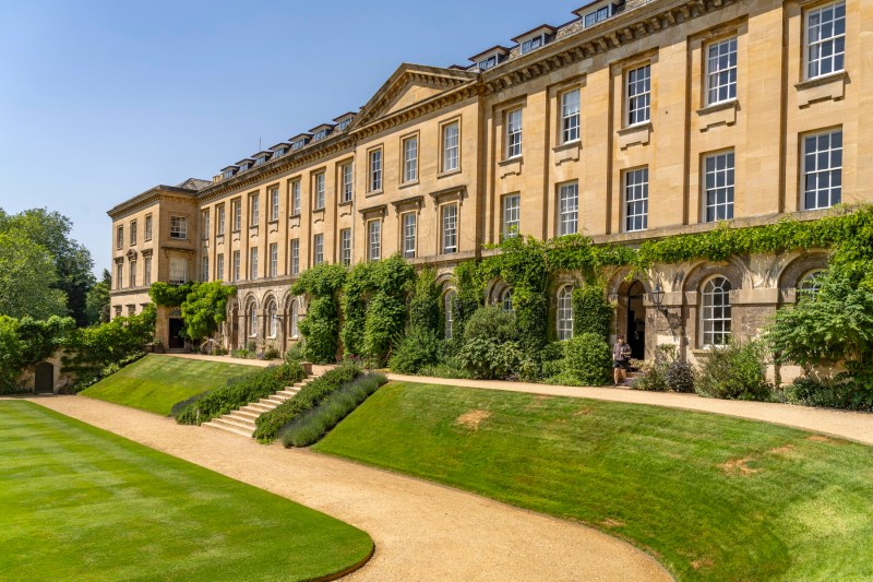 Teachers at Oxford University have used a human skull for decades, says a new book