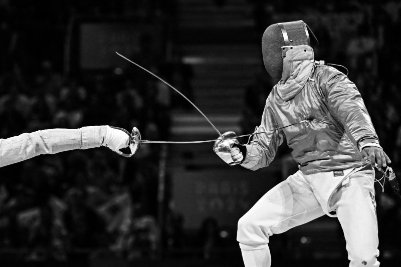 Video diplomatic tensions after a protest on the podium, at the fencing championships. What did the Swiss swordsmen do during the Intnnection of the Israel's anthem