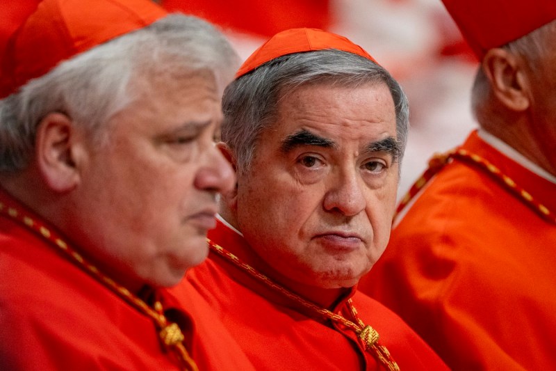 The first Vatican scandal after Pope Francis's death. The cardinal relegated suddenly and without any explanation by the pope says that he has the right to vote: