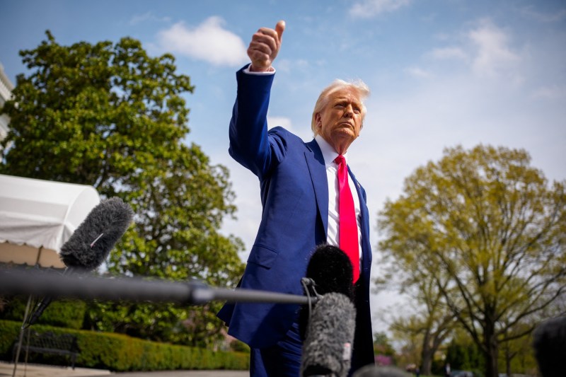 Donald Trump answers reporters' questions on the day of commercial tariffs, April 3, 2025. Photo: Andrew Harnik / Getty Images / Profimedia