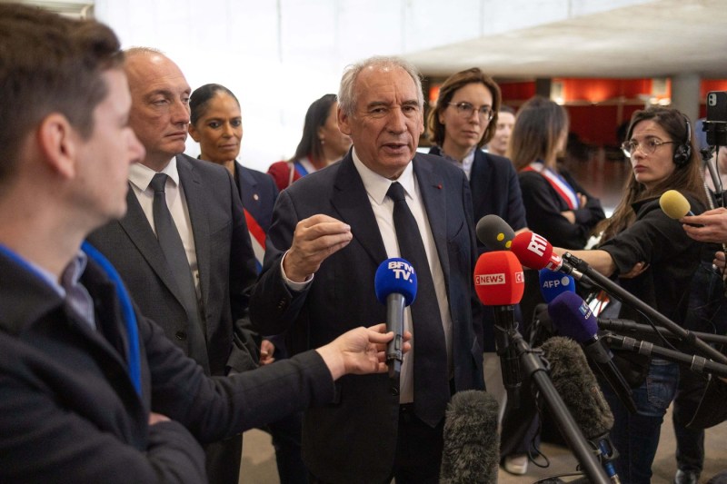 The Prime Minister of France attacks Marine Le Pen's external supporters: