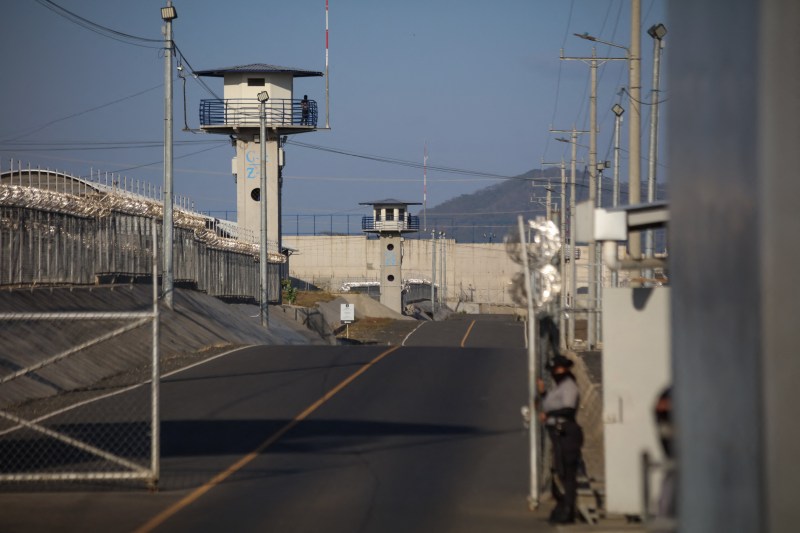 The US Supreme Court stops the deportations of Venezuelan immigrants under a war