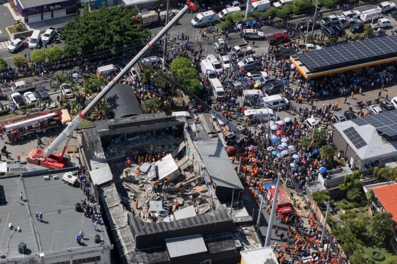 Video at least 98 dead and over 150 injured after the roof of a nightclub in the Dominican Republic collapsed
