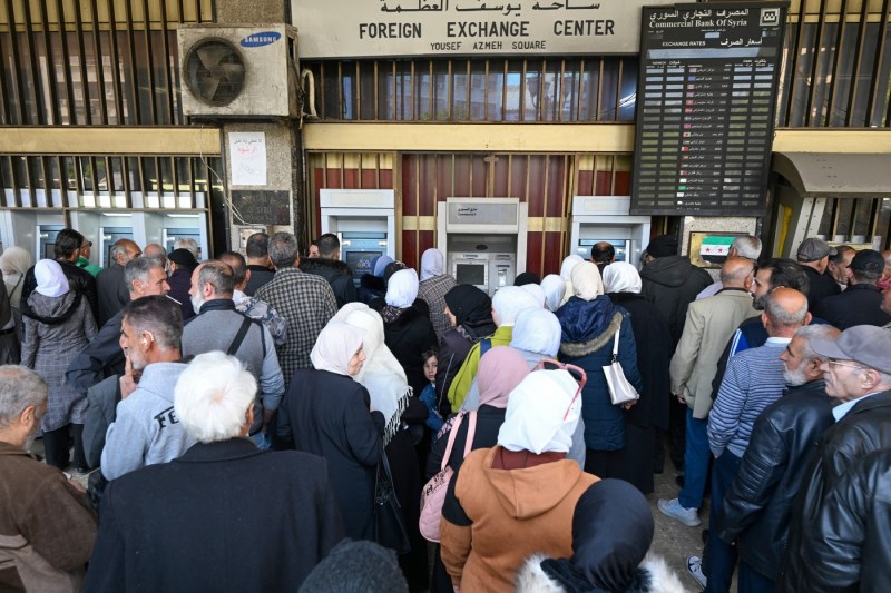 The cash crisis forces Syrians to stand in line with the hours to get their salaries. Sometimes he has to take a day off to withdraw money