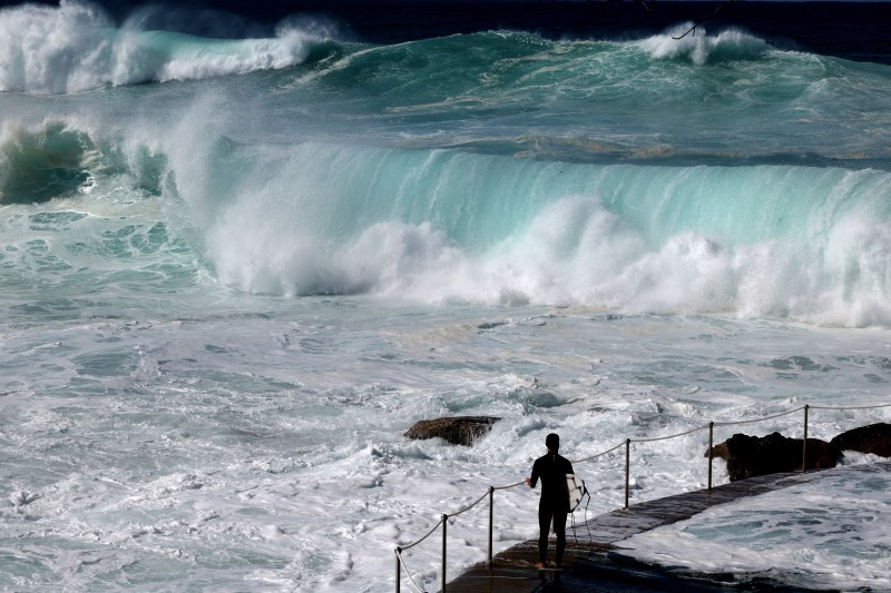 Five people died after drowning in huge waves, in Australia, and two others are missing data