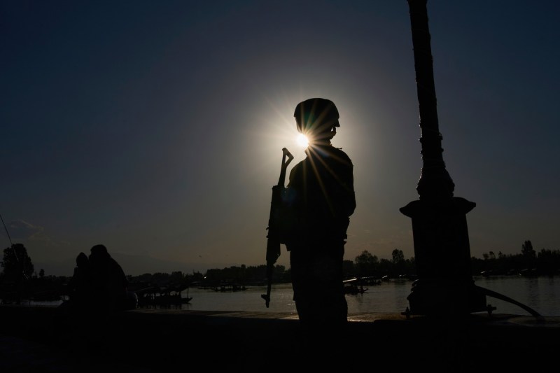 New shifts of fires between the troops of India and those of Pakistan. Bigger tensions after Kashmir's attack