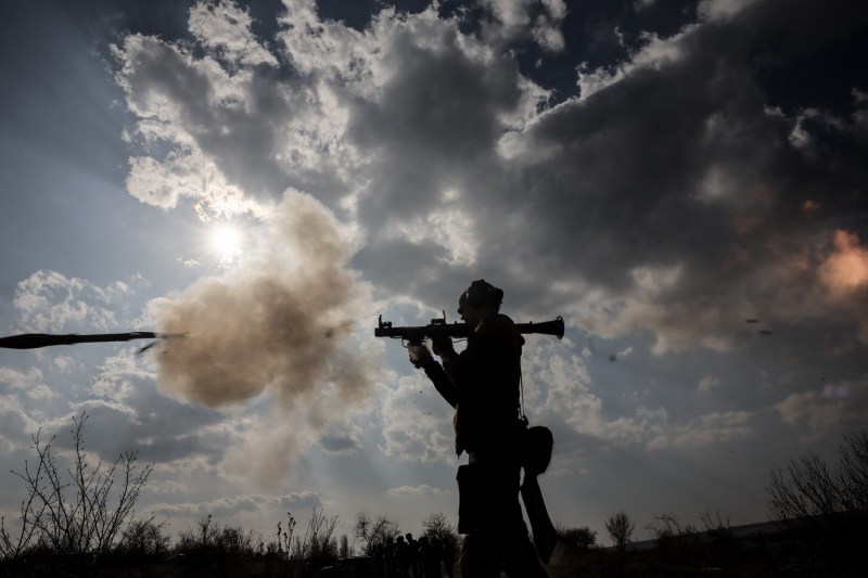 Kiev's forces were ordered not to shoot, according to a high Ukrainian officer / official, he claims that the Russians continue the shots