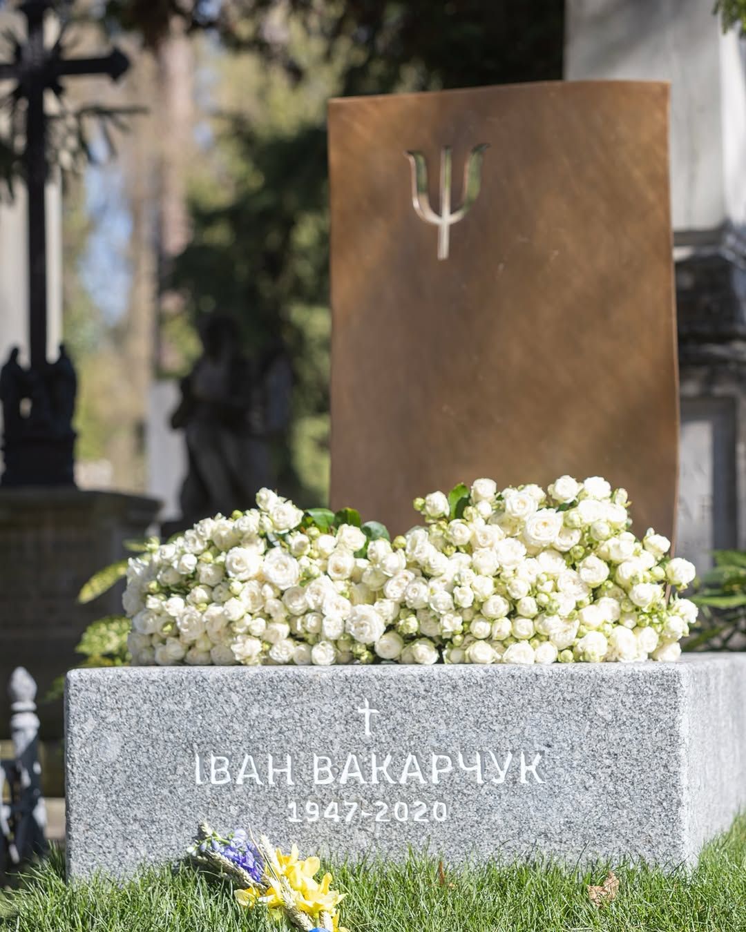The letter of the psi as a symbol of spiritual power. In Lviv, a monument was erected on the grave of Ivan Vakarchuk. Photo photo 1