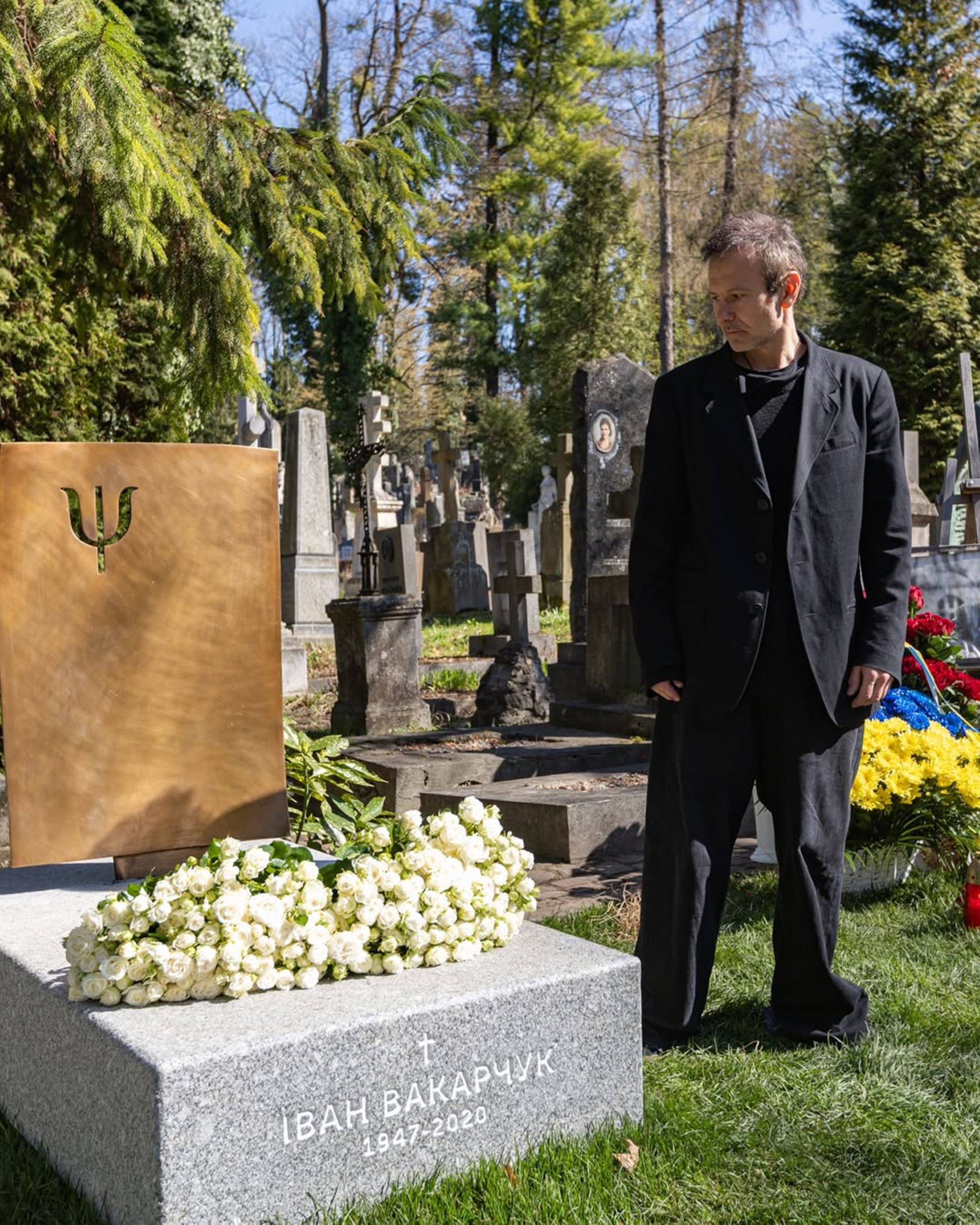 The letter of the psi as a symbol of spiritual power. In Lviv, a monument was erected on the grave of Ivan Vakarchuk. Photo photo 2
