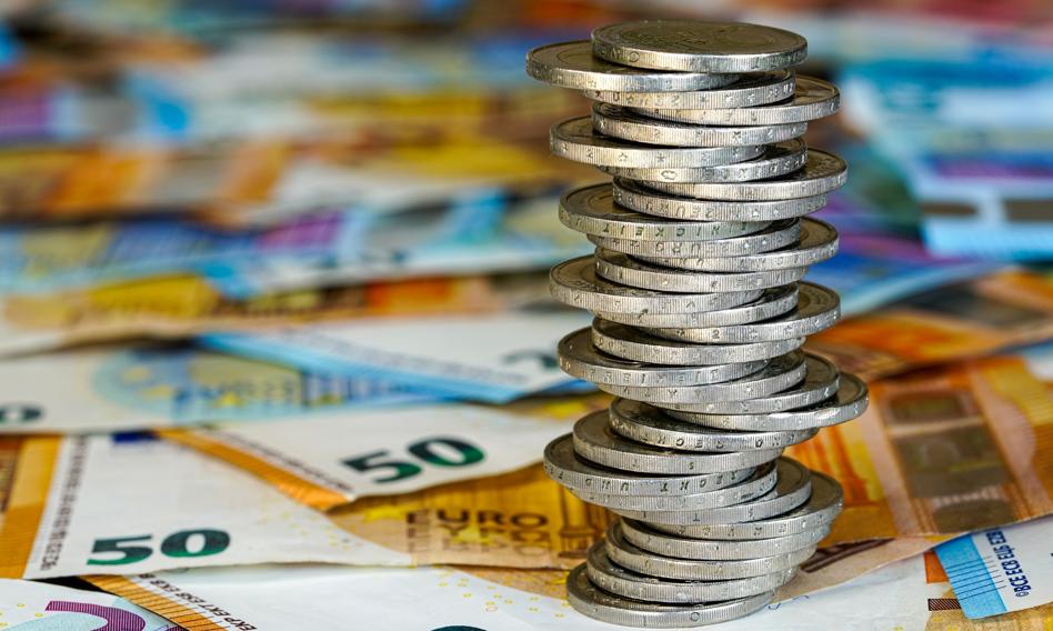 The zloty remains under pressure. Euro PLN 4.30 stays in the game