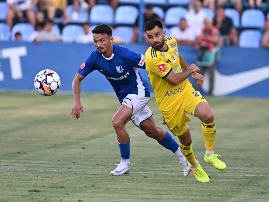 Cristian Bărbuț (right), photo: Imago Images He clapped his palm with Gică Hagi! The first transfer from the Superliga Superliga by the Lighthouse for the next season!