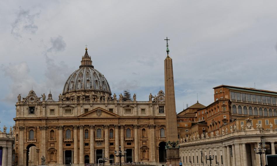The conclave is getting closer. "Needed doctor of the Church, Pope from Africa or Asia, Superman"