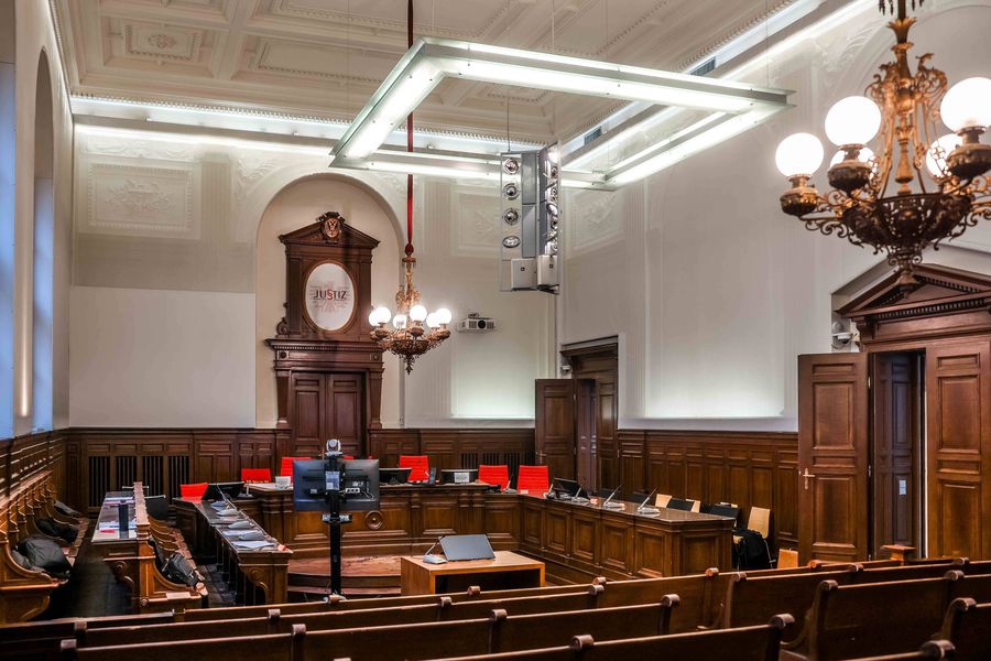 Romanian mason, sentenced to prison in Austria for 800 euros stolen from a bar, although he had a salary of 4,000 euros. What excuse found the lawyer
