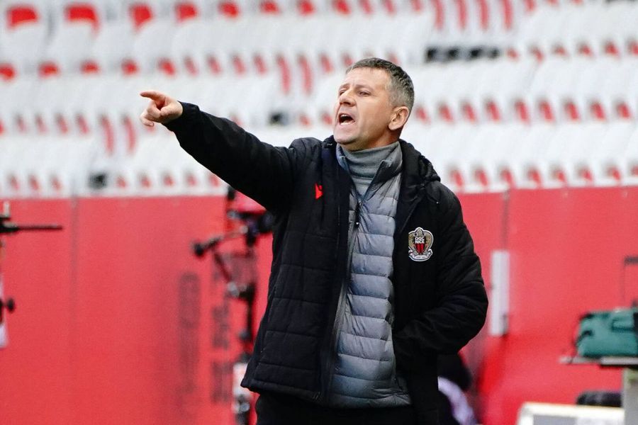 Ilie Dumitrescu proposes a Surbrage coach at Rapid: 