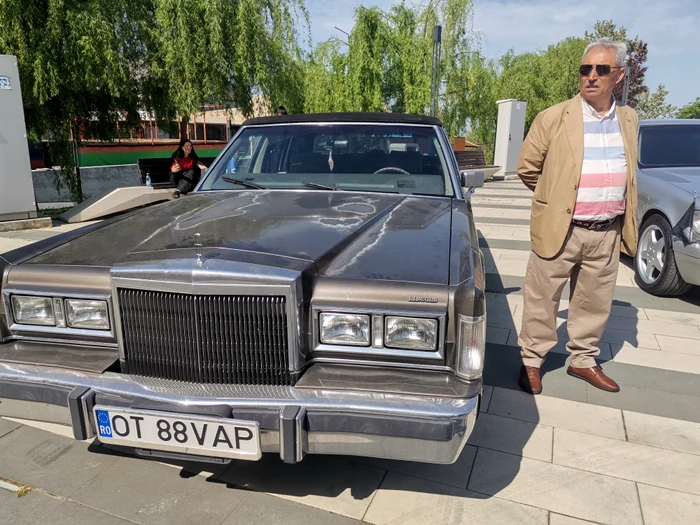 Lincoln Town Car 1988, a car associated with American photo luxury. Alina Mitran