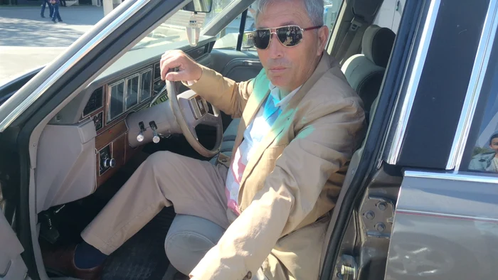 Lincoln Town Car, a luxurious photo: Alina Mitran