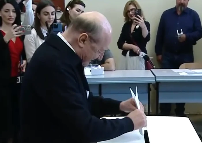 Traian Basescu voted for change. Photo: video capture