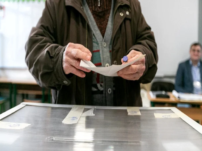 Romanians vote massively/photo: Facebook
