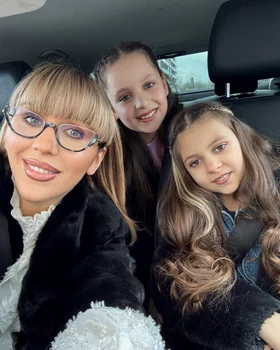 Dana Roba and her daughters/Photo: Instagram
