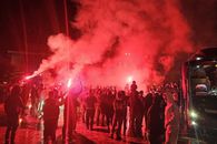 Crazy in the center of the city, near midnight: they celebrated promotion in the rain, with dozens of torches! The images of the moment