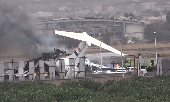 Israel bombarded the Airport in Sane'a Photo Epa -fe