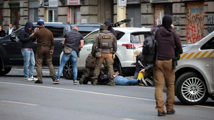 Hungarian security forces hold a Ukrainian citizen who worked previously as a diplomat/ photo: X