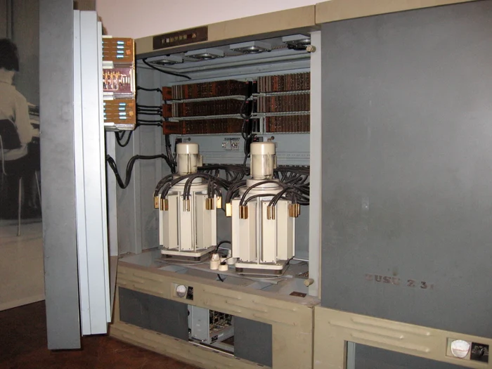 Magnetic drum memory from a Z31 photo wikipedia