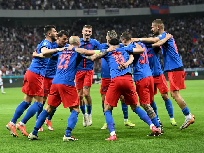 The champion footballers, in the Hora joy