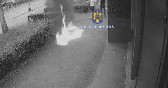 A man lit the fire in front of a photo game room: video capture 