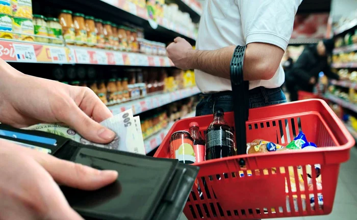 Romanians are tightening their belts after the VAT increase PHOTO: archive, the truth