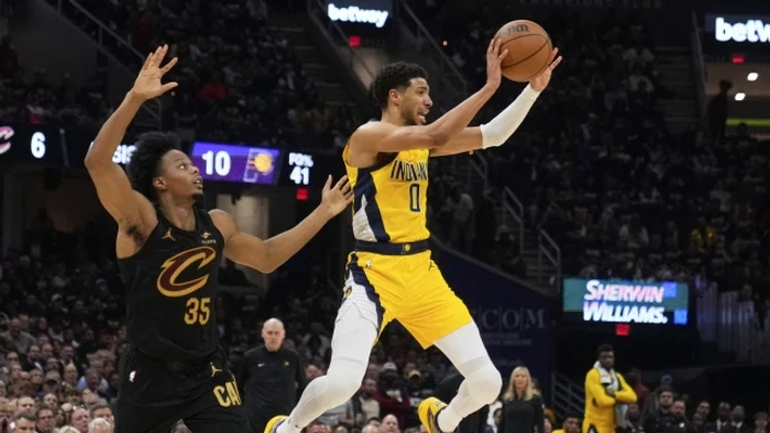 Indiana Peace, yellow equipment, flew to the final