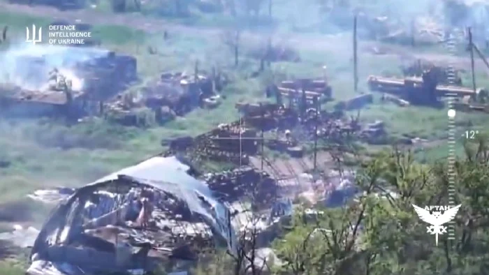 Three soldiers were saved by their comrades in a dramatic photo capture operation