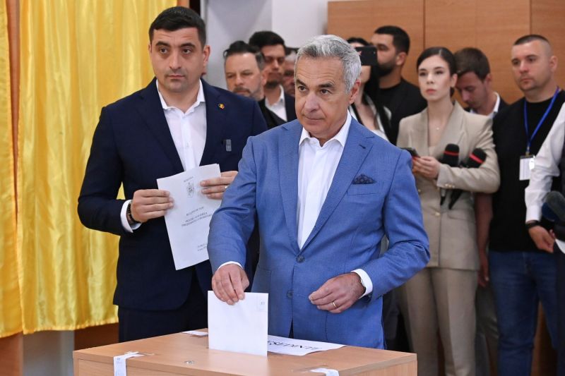 George Simion accompanied Călin Georgescu to vote, in Mogoșoaia. Photo: Inquam Photos / Eduard Vinatoru
