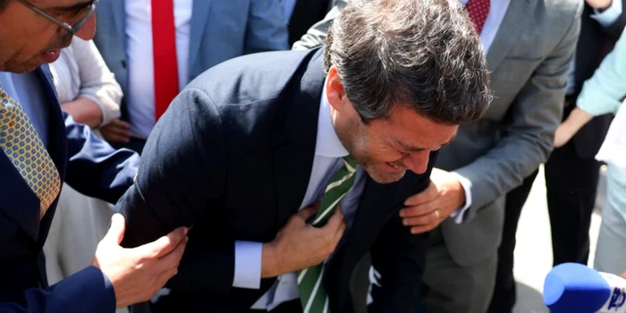   André Ventura accuses photo gastrointestinal problems: X