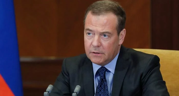 Dmitri Medvedev threatens with a dangerous climbing of the photo war: Archive