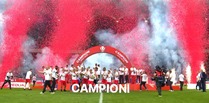 FCSB champions received their medals under fireworks. Photo Digisport