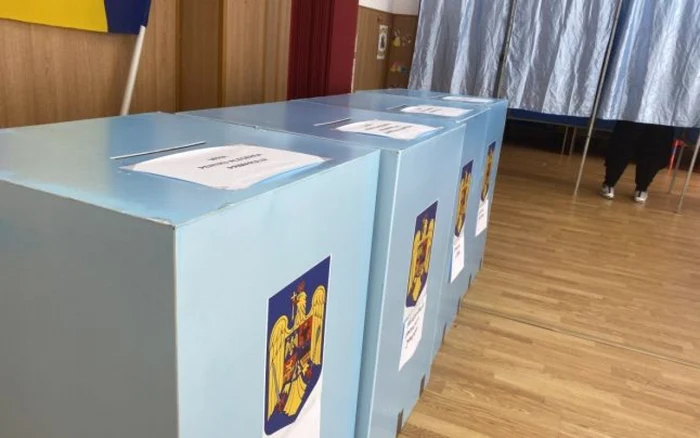 Voting section in school. Photo source: Adevărul Archive