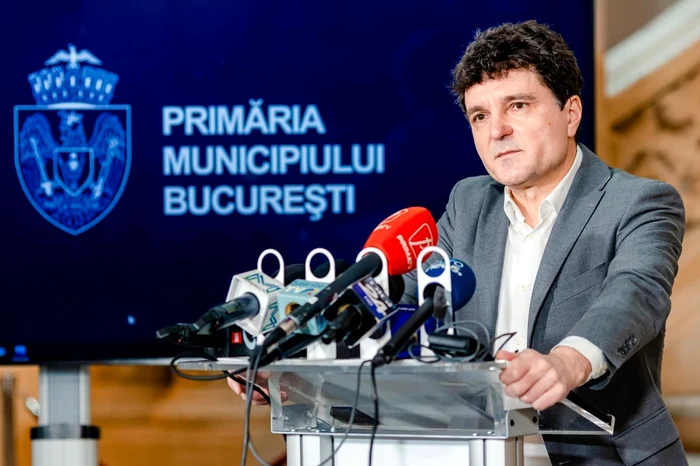 Nicușor Dan at the General City Hall of Bucharest. Facebook photo