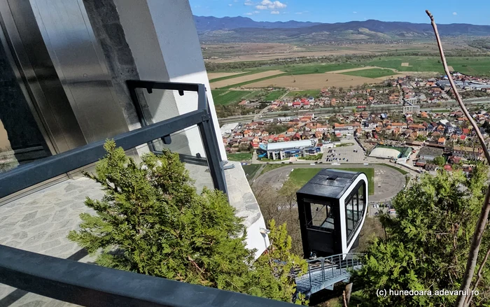 The cable car of Deva. Photo: Daniel Guță. TRUTH