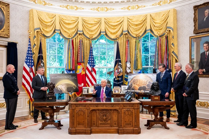 Donald Trump Aa presented Golden Dome/Photo: X