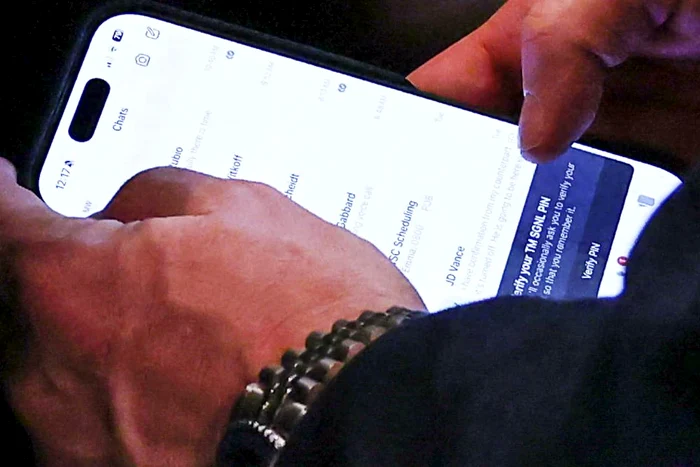 Telemessage, a government version of the Signal/ PHOTO application: X
